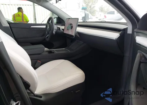 2024 Tesla Model Y Long Range Dual Motor All-Wheel Drive from USA, damaged, VIN 7SAYGDEE2RF069588